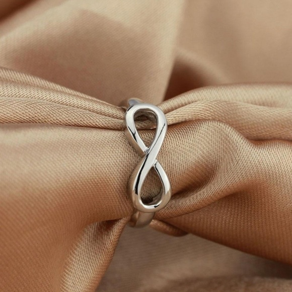 💗🛍SALE New sterling silver infinity ring size 7 - Picture 2 of 5